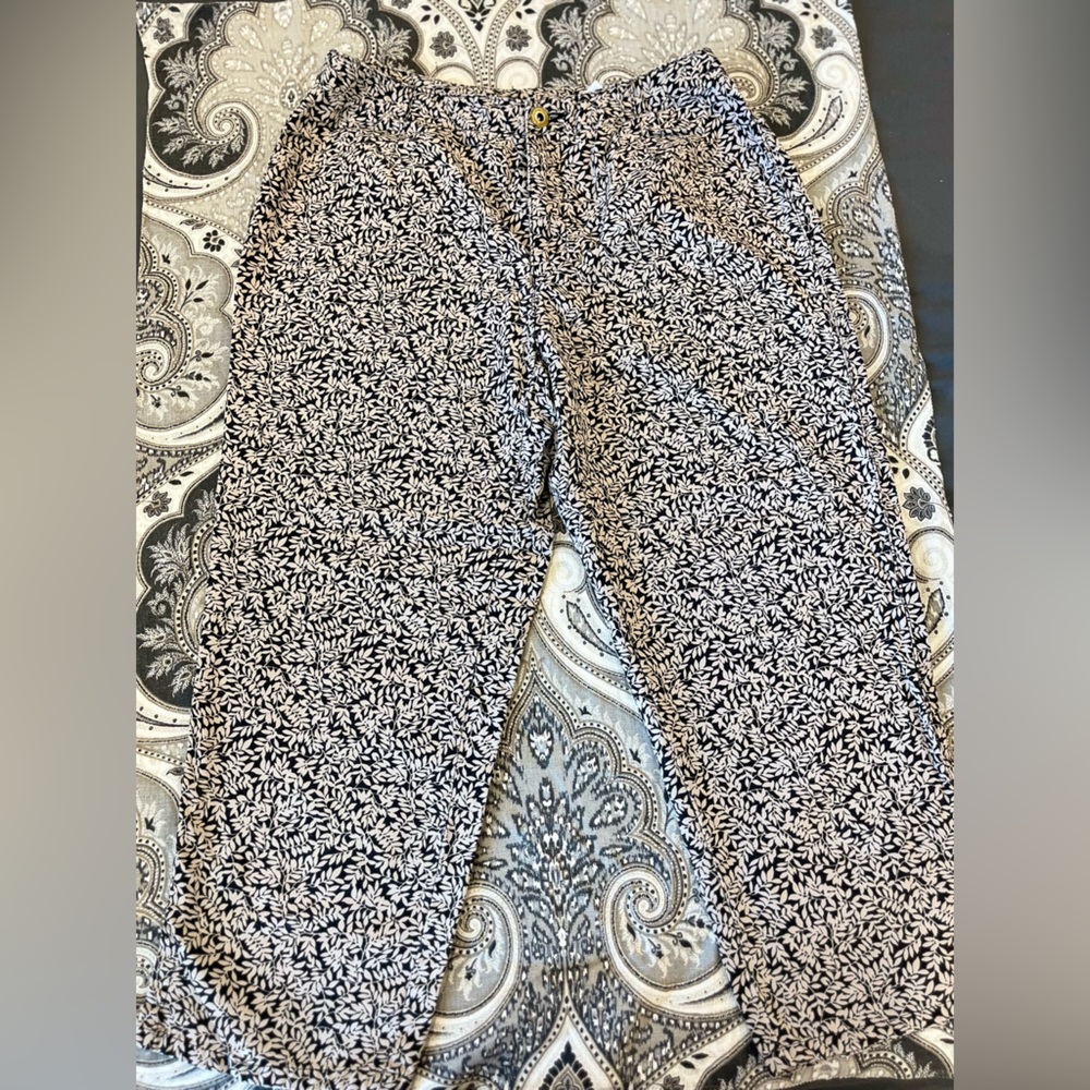 Liz clamborne Capri pants